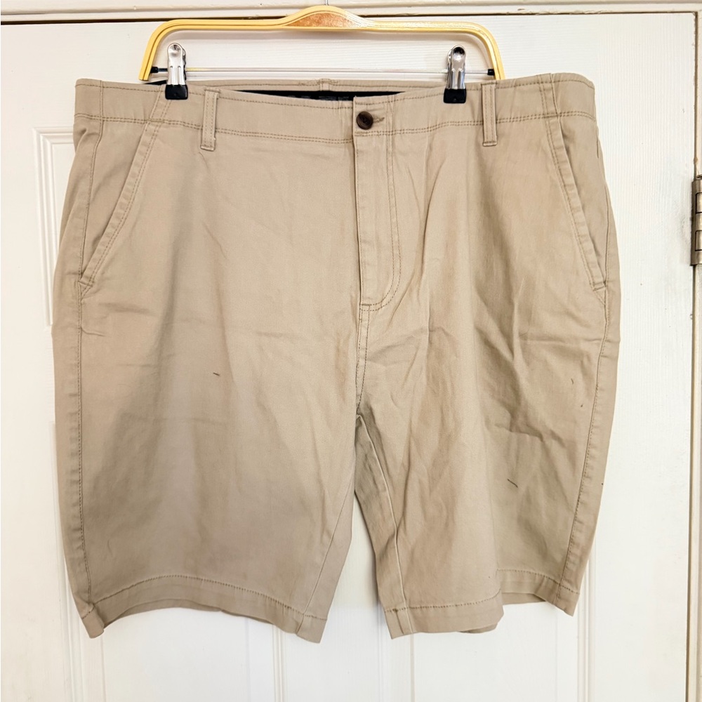 Men's Classic Cotton Khaki Chino Shorts - NWT